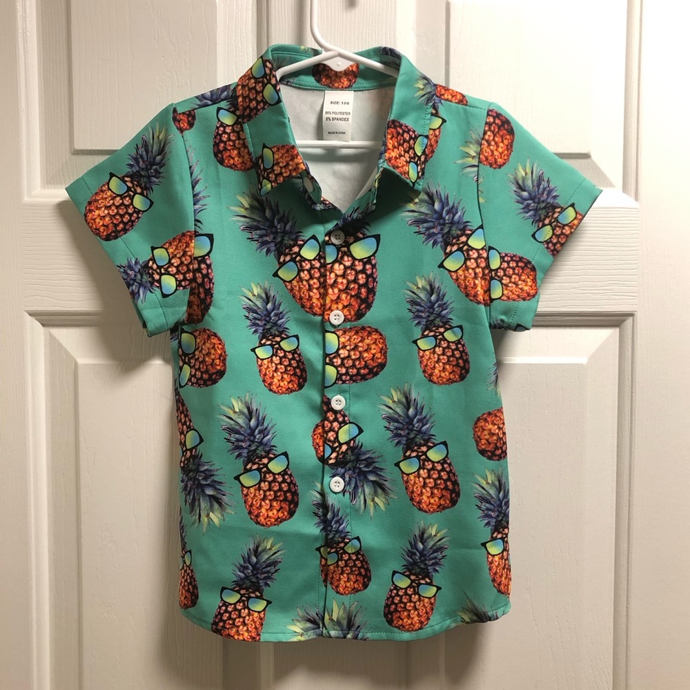 Like new! Boys adorable Hawaiian shirt!🍍